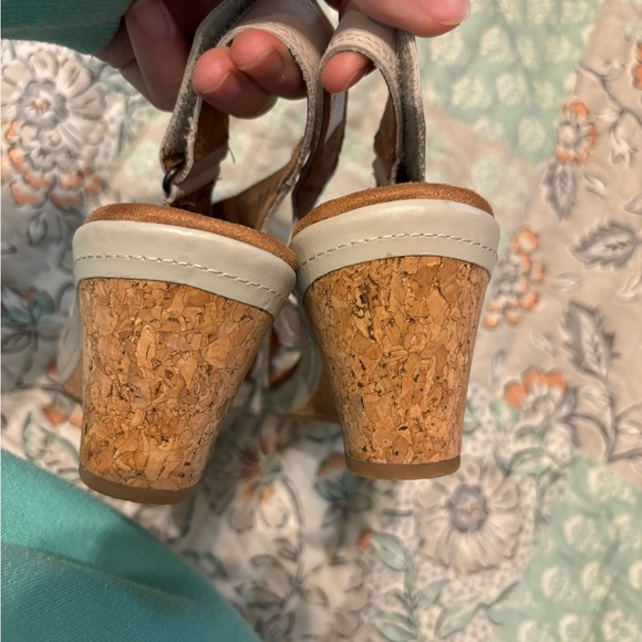 Cobb Hill brand new beige wedge sandals - Picture 4 of 10